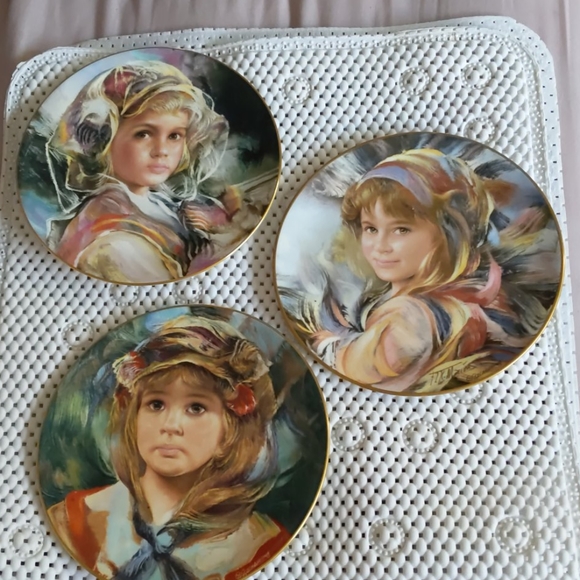 80's Vintage Collector Plates - Picture 1 of 4